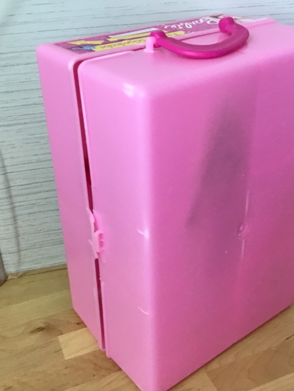 Barbie Doll and Wardrobe - Picture 16 of 16